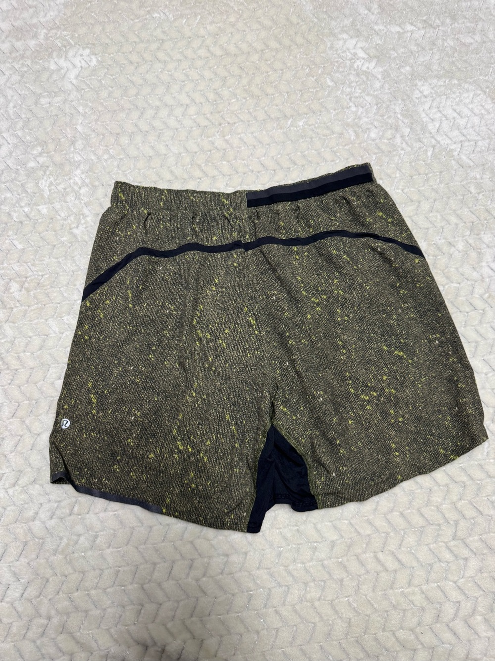 Lululemon Surge Lined Shorts 6"
Speckled Green Men's S Stretch Waist
Zip Pockets - Picture 2 of 10